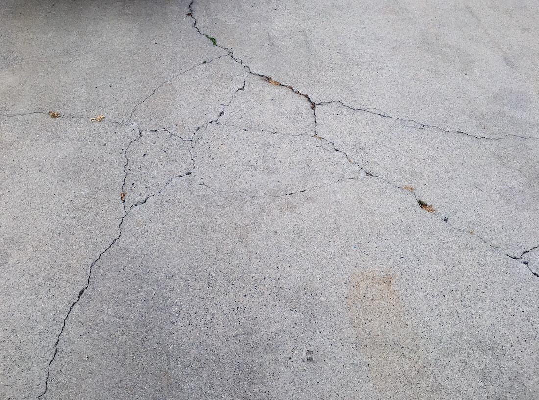 signs to repair or replace concrete