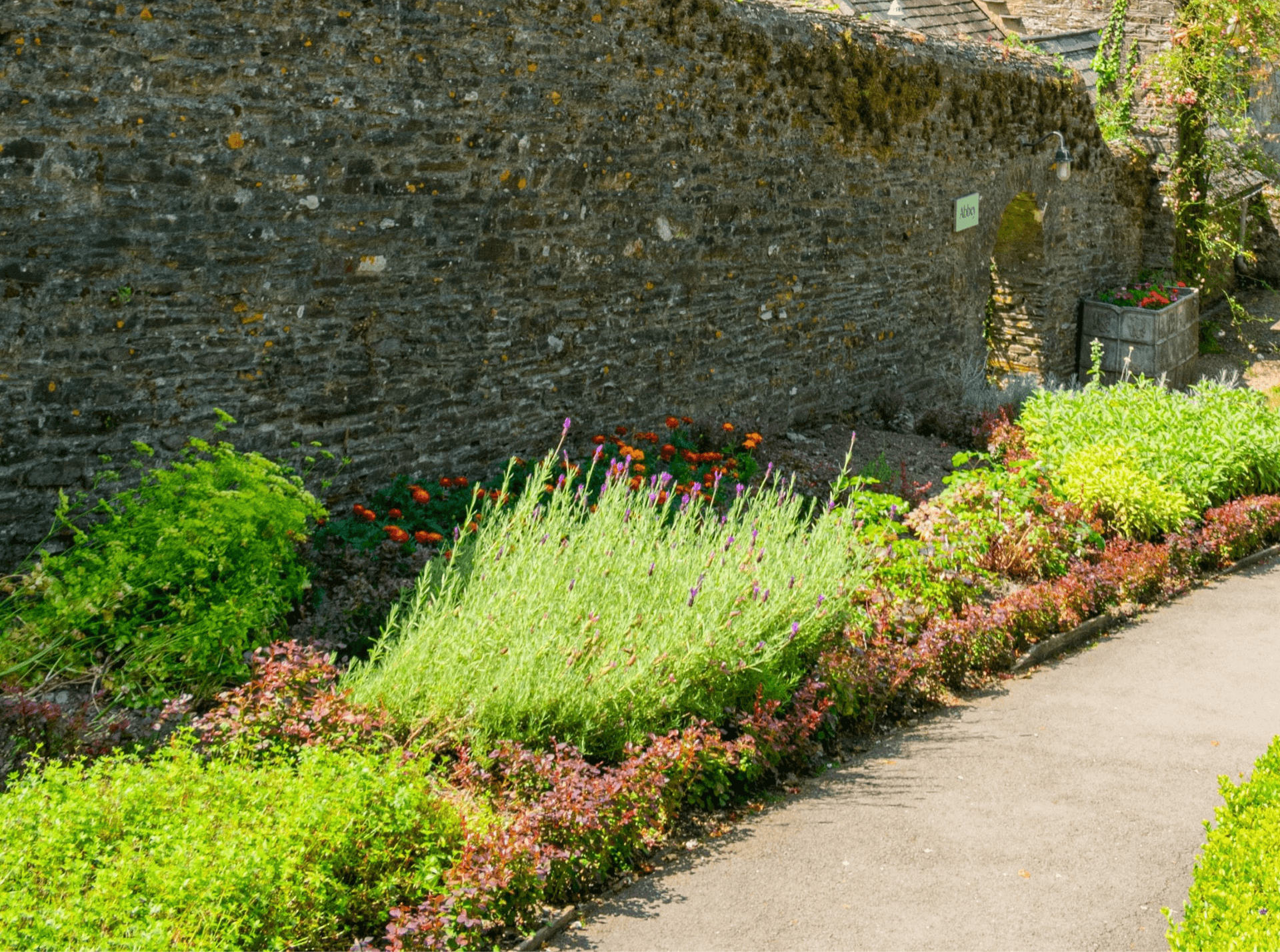 best materials for retaining walls